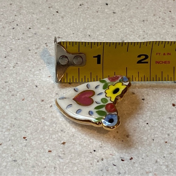 Heart & Flower Ceramic Brooch - Picture 3 of 8